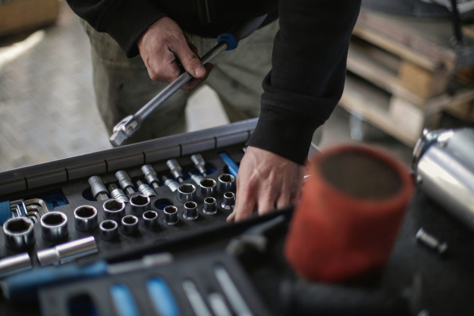 A mechanic picking a socket from a tray